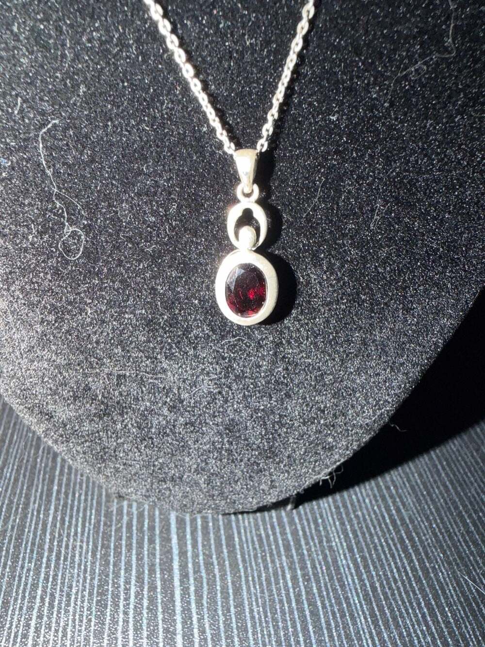 LUC Sterling Silver 925 Oval Garnet Pendant Necklace